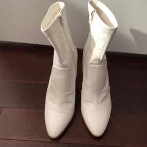 Solve Vita white booty heels